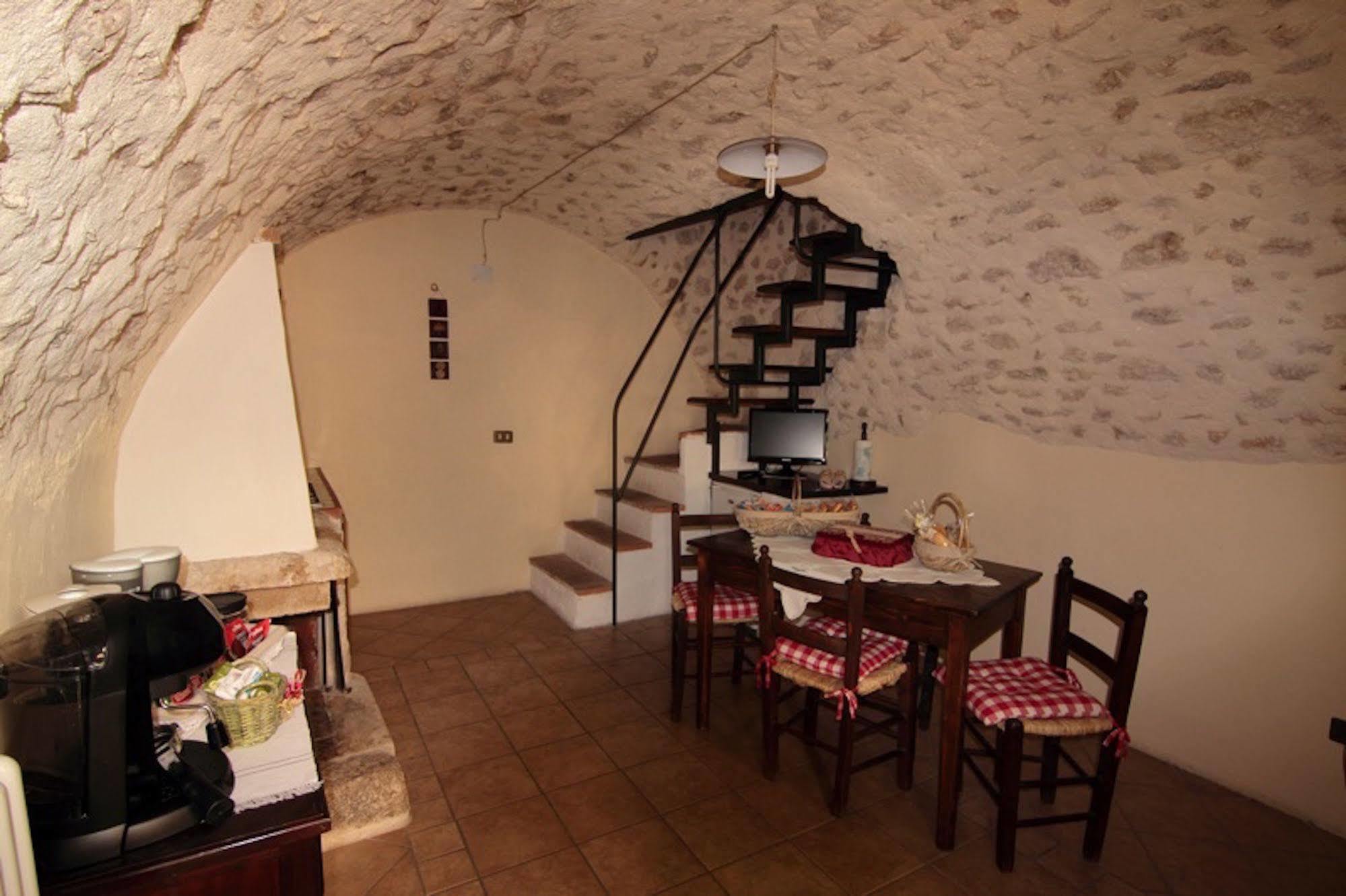 Residenza La Torre Aparthotel Santo Stefano Di Sessanio Ngoại thất bức ảnh